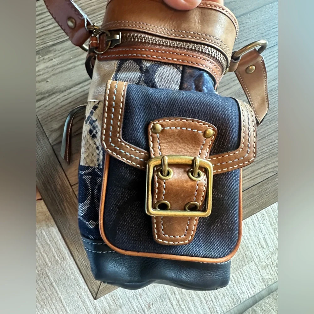 Vintage coach bag patchwork blues with leather straps and buckles - Picture 3 of 12